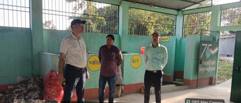 गीले कचरे से जैविक खाद निर्माण तेज करने का बीडीओ ने दिया निर्देश