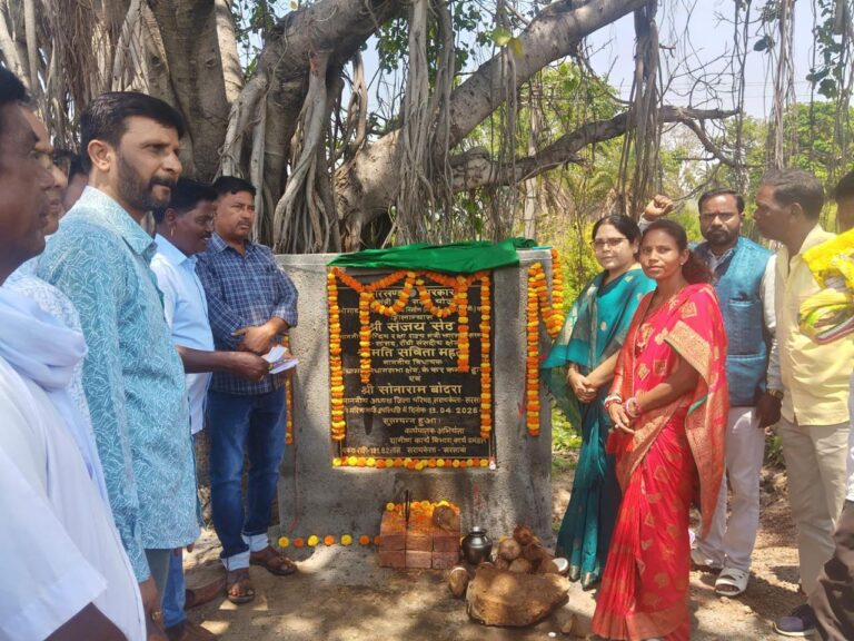 Jamshedpur news. विधायक सविता महतो ने 3.89 करोड़ दो सड़कोंं का किया शिलान्यास