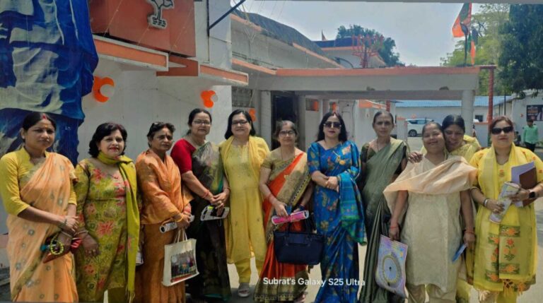 बरारी नगर पंचायत सभागार में नारी शक्ति वंदन सम्मेलन का आयोजन