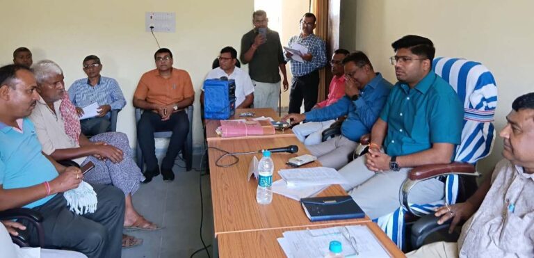 भूमि अधिग्रहण को लेकर होने वाले सर्वे व रैयतों की जमीन के मुआवजा पर चर्चा