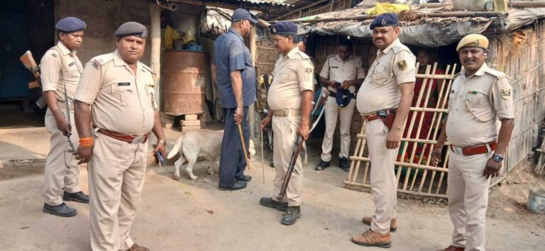 जिला डॉग स्क्वायड टीम ने की छापेमारी