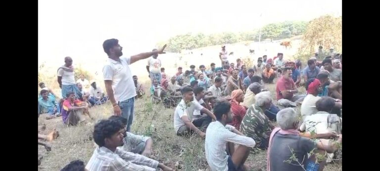 मशरूम बनाने की फैक्ट्री के विरोध में ग्रामीणों ने की बैठक