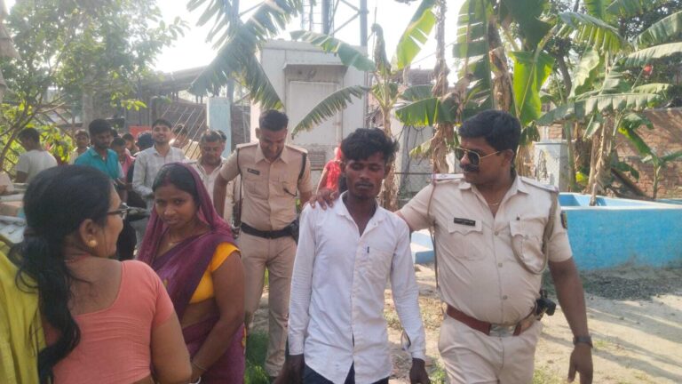 मां ने गुस्से में कहा मर जाओ, बेटा मोबाइल टावर पर चढ़कर आत्महत्या का किया प्रयास