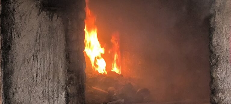 Giridih News :जेबीवीएनएल के गोदाम में लगी आग, एक लाख की संपत्ति जली