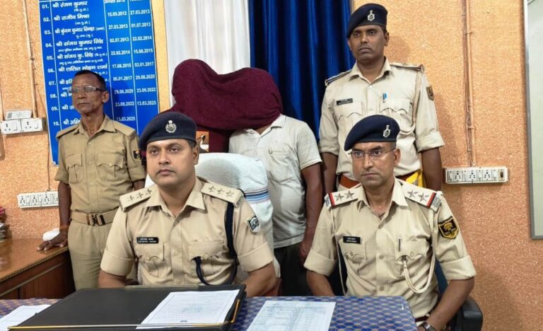 बरियारपुर में 15 पिस्टल व 30 मैगजीन के साथ दो हथियार तस्कर गिरफ्तार