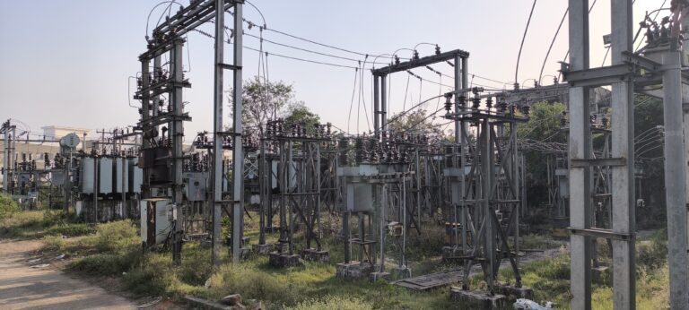 Giridih News :अनियमित बिजली आपूर्ति और लो-वोल्टेज ने बढ़ाई लोगों की परेशानी