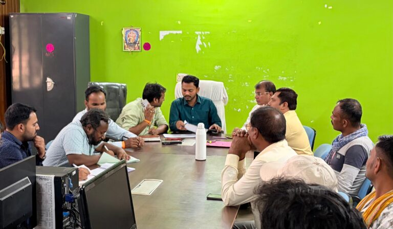 नगर पंचायत में बस व ट्रैकर स्टैंड की हुई बंदोबस्ती