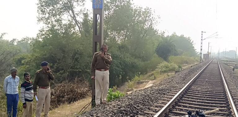 Deoghar news : परिजनों से हुई कहासुनी, ट्रेन से कटकर युवक ने दे दी जान