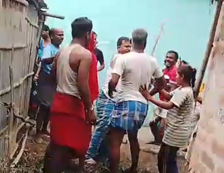 नाले के पानी के विवाद में दो पक्षों में मारपीट, दंपती घायल