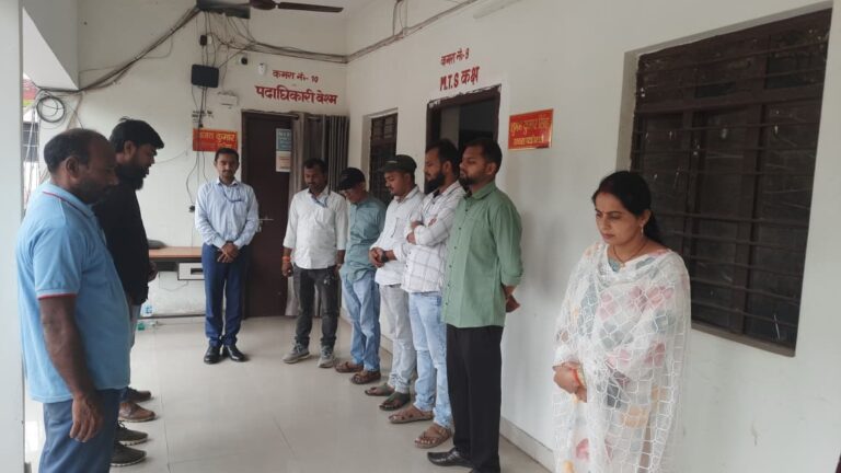 MADHEPURA सुल्तानगंज के ईओ कृष्ण कुमार की हत्या पर आक्रोश, मुरलीगंज में शोकसभा
