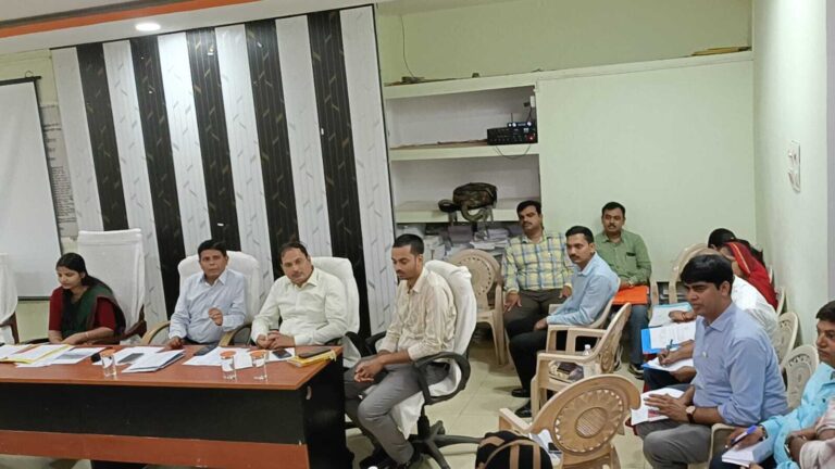नगर निगम की बोर्ड बैठक में विकास योजनाओं पर मुहर, शहर में दूधिया रोशनी की तैयारी