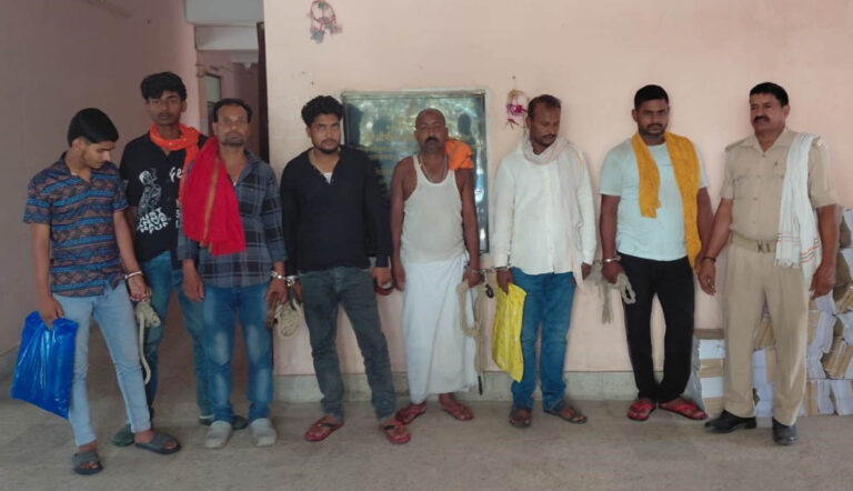 शराब तस्कर मां-बेटे सहित 10 लोग गिरफ्तार