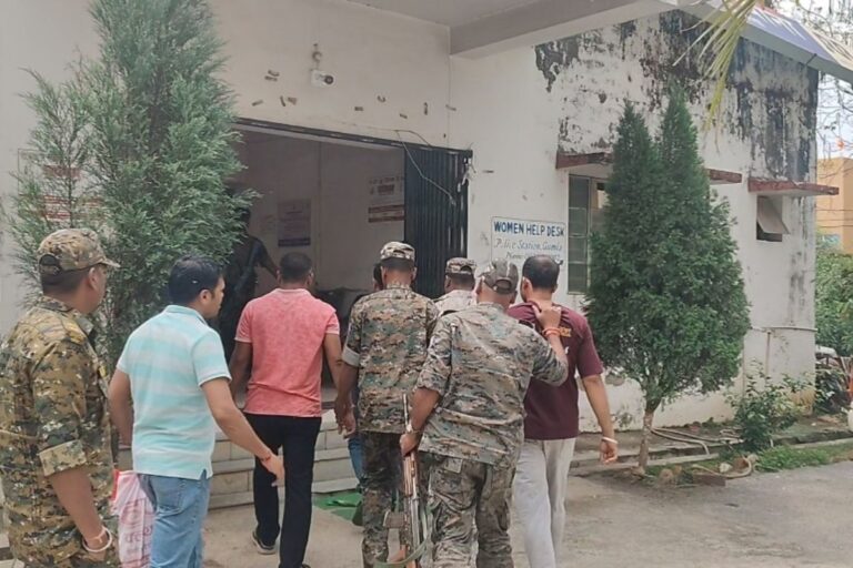 गुमला में होटल-ढाबों की आड़ में चल रहा था नशे का खेल, पुलिस ने तीन लोगों को किया गिरफ्तार