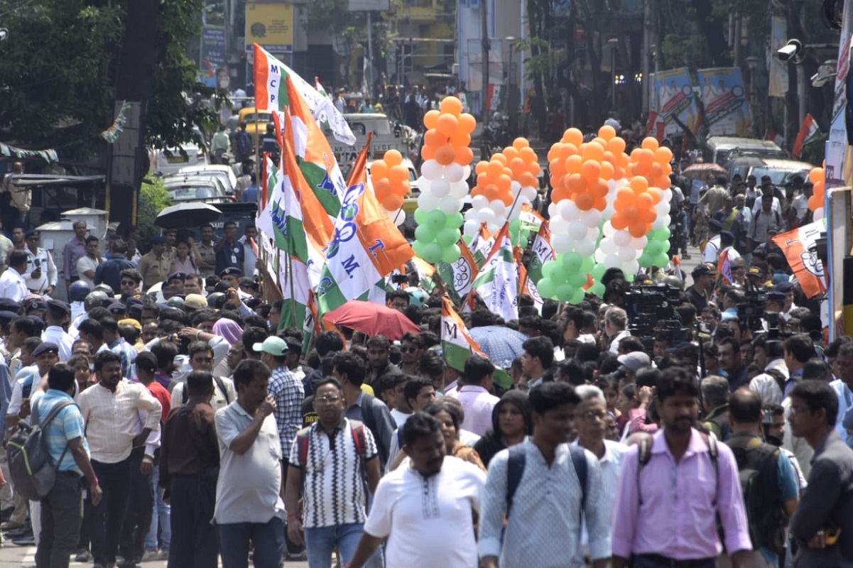 PHOTO: भवानीपुर से ममता बनर्जी का नामांकन, पदयात्रा में दिखा शक्ति प्रदर्शन PHOTO: भवानीपुर से ममता बनर्जी का नामांकन, पदयात्रा में दिखा शक्ति प्रदर्शन