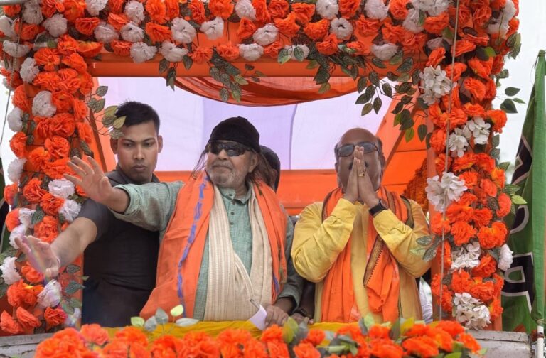 मिथुन चक्रवर्ती के रोड शो में उमड़ी भीड़, 4 मई को बंगाल में भाजपा सरकार बनने का दावा