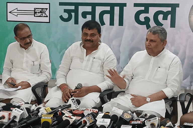 सीएम सम्राट के विश्वास मत से पहले विजय चौधरी का दावा, ‘सरकार नई लेकिन रास्ता पुराना’