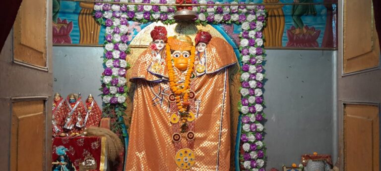 बड़ा महावीर स्थान में उमड़ी श्रद्धालुओं की भीड़, संकटमोचन के दर्शन कर सुख-समृद्धि की मांगी दुआ