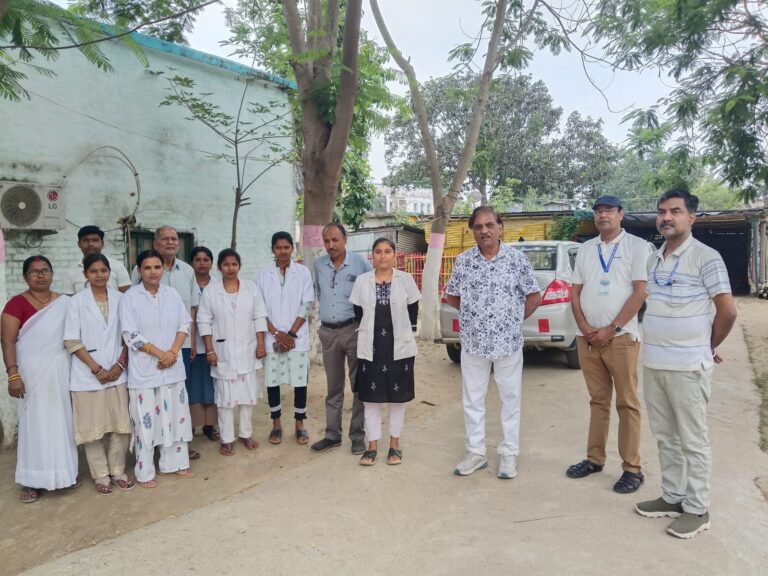 मिडिल ईस्ट युद्ध संकट के बीच सीएचसी पिपरा का पैदल मार्च, पेट्रोल-डीजल बचत का दिया संदेश