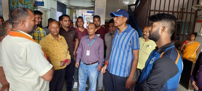 जिलाधिकारी ने किया सदर अस्पताल का औचक निरीक्षण, व्यवस्थाओं को और सुदृढ़ करने के दिए निर्देश