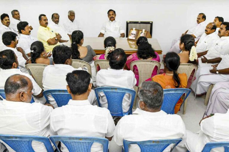 NDA से बाहर हो सकती है AIADMK, दे सकती है विजय की पार्टी TVK का साथ