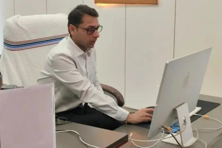 भोजपुर डीएम का सख्त निर्देश, निर्धारित समय पर करें समस्याओं का निष्पादन, इस दिन तक स्कूल बंंद रखने का आदेश