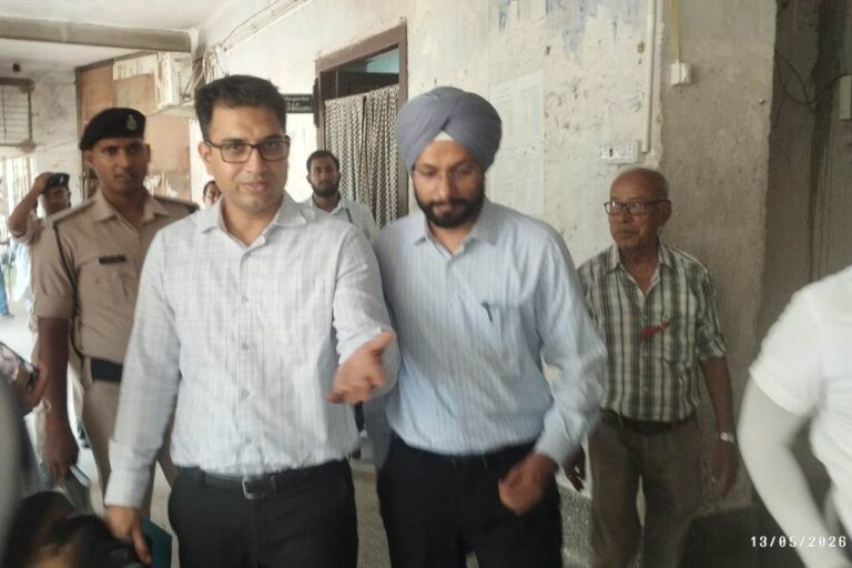 Bettiah News: बेतिया राज के दस्तावेजों का होगा कायाकल्प, अपर सदस्य डॉ. आशिमा जैन ने डिजिटलीकरण कार्य का किया निरीक्षण