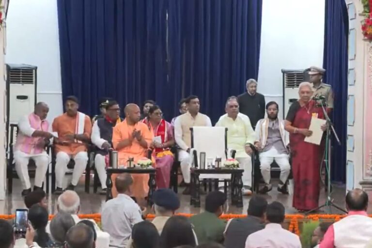 योगी मंत्रिमंडल का विस्तार: 6 नये मंत्रियों ने ली शपथ, दो राज्य मंत्रियों को स्वतंत्र प्रभार