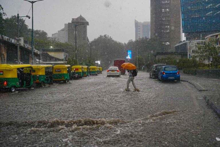 Delhi Weather : दिल्ली में होगी बारिश, येलो अलर्ट जारी