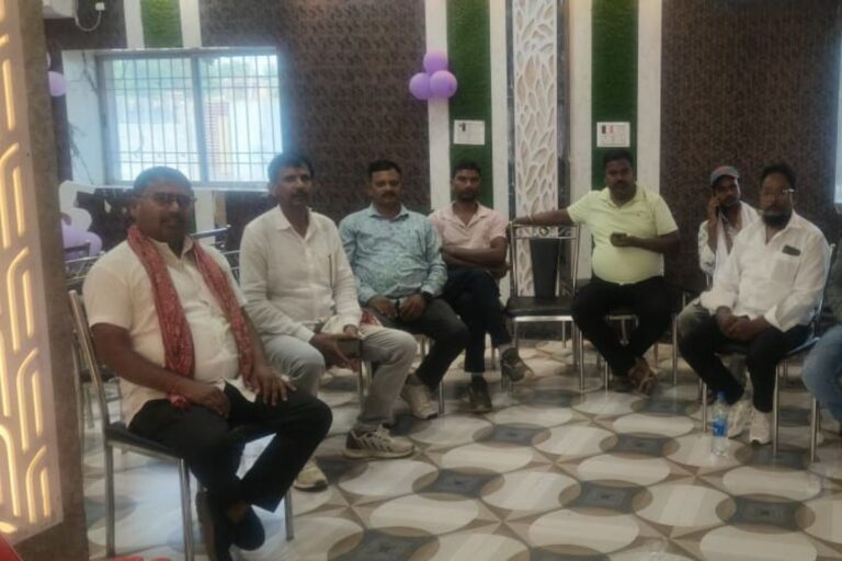 गुमला में महंगाई का झटका: JCB का भाड़ा बढ़कर हुआ 1400 रुपये प्रति घंटा, ट्रैक्टर लोडिंग का रेट भी तय