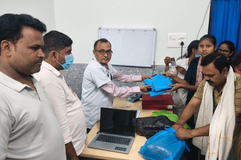 जमुई में लेप्रोसी मरीजों के बीच किट वितरण, डॉक्टरों ने कहा- समय पर इलाज से पूरी तरह ठीक हो सकती है बीमारी
