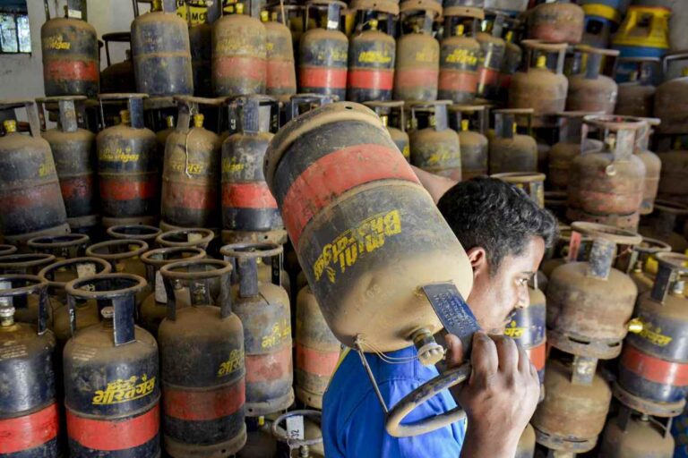 चुटकियों में घर बैठे बुक करें LPG गैस, जानें स्मार्ट तरीका