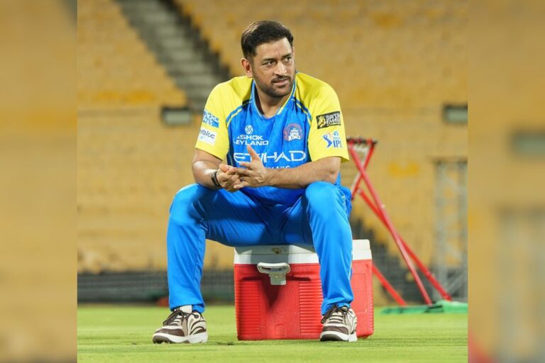 MS Dhoni के हेल्थ पर नया अपडेट, CSK कोच माइकल हसी ने चोट के बारे में बताया