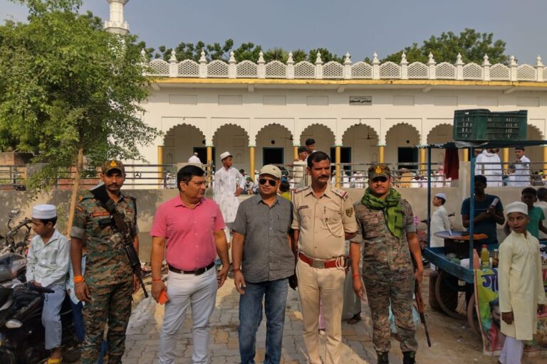 अमन-चैन की दुआओं के साथ शांतिपूर्ण माहौल में अदा हुई बकरीद की नमाज