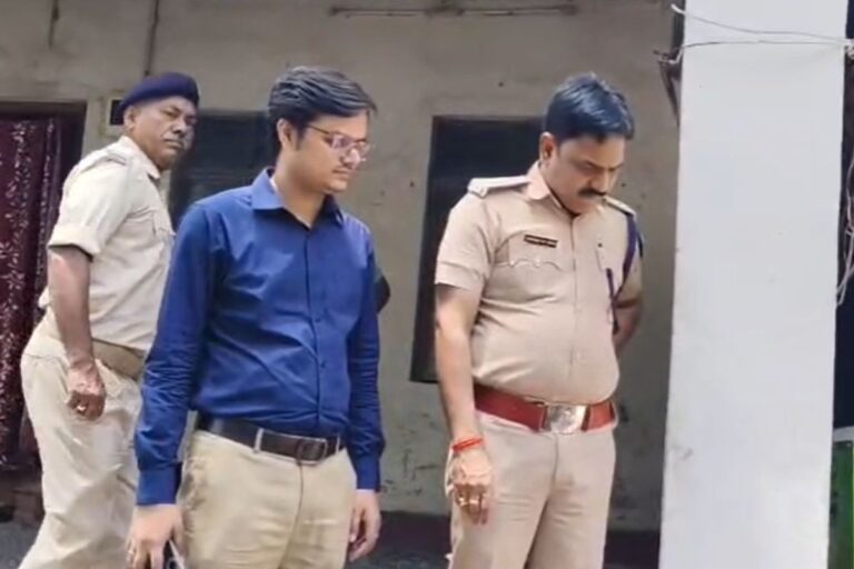 सीवान के मुफस्सिल थाना परिसर में नष्ट की गयी 429 लीटर शराब, प्रशासन की बड़ी कार्रवाई