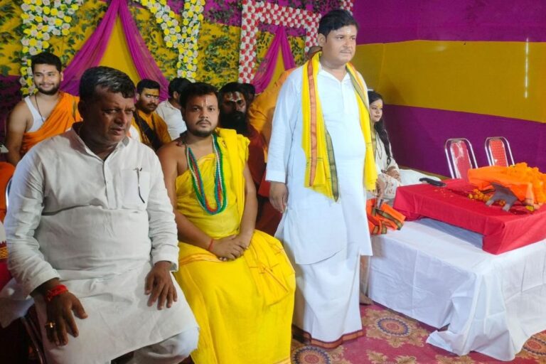 श्री लक्ष्मी नारायण महायज्ञ में उमड़ा आस्था का सैलाब, पूर्व मंत्री बोले- यज्ञ से शुद्ध होता है समाज और वातावरण