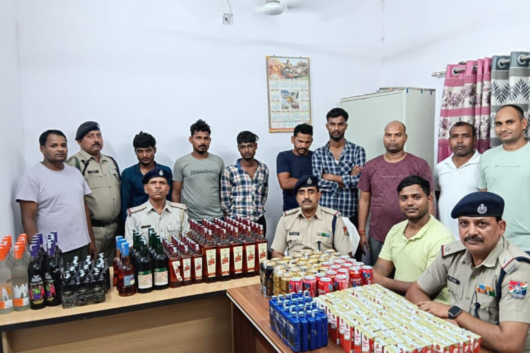 छपरा में ट्रेन से हो रही थी शराब की तस्करी, ईसी टू कोच में बैठे थे तस्कर, पुलिस ने 5 को दबोचा
