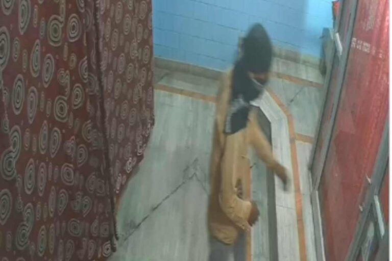 समस्तीपुर: आस्था पर डाका, प्रसिद्ध दुर्गा मंदिर से 10 लाख से अधिक के आभूषण चोरी