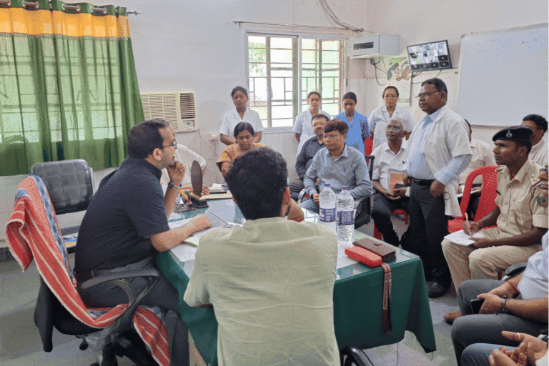 राजनगर CHC में मां-बच्चे की मौत पर डीसी सख्त, टॉर्च से डिलीवरी पर उठे सवाल 