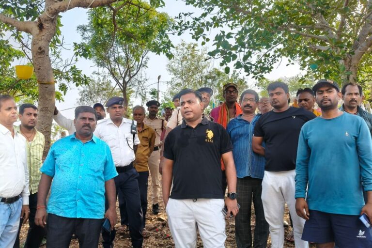 शेखपुरा की खांडपर पहाड़ी बनेगी पर्यटन का नया केंद्र: डीएम शेखर आनंद ने खुद चोटी पर चढ़कर लिया जायजा, दिए निर्देश