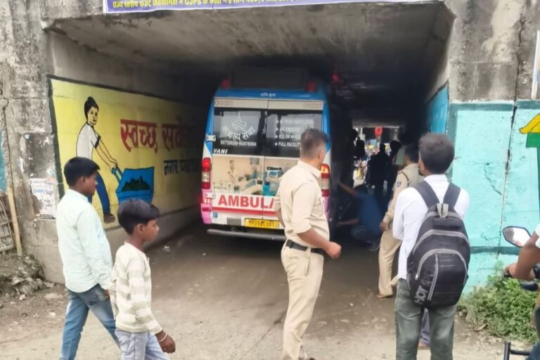 नरपतगंज बाजार में NH अंडरपास बना ‘जाम का जंजाल’: घंटों फंस रहे राहगीर और स्थानीय लोग, जिला प्रशासन से ठोस समाधान की मांग, सांसदों के आश्वासन भी फेल
