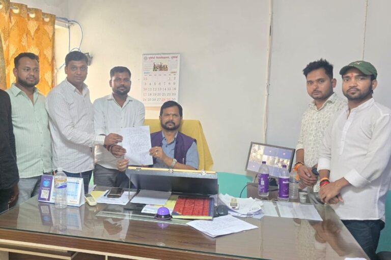 पूर्णिया विश्वविद्यालय में PAT परीक्षा में देरी पर फूटा छात्रों का गुस्सा: परीक्षा नियंत्रक का घेराव कर सौंपा ज्ञापन, तारीख घोषित करने की मांग