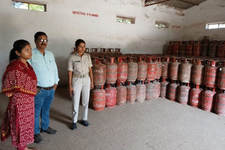 हाजीपुर में कालाबाजारी उजागर: छापेमारी में 15 घरेलू गैस सिलेंडर जब्त, आरोपी पर केस दर्ज
