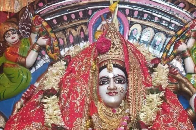 कटिहार के प्रसिद्ध दुर्गास्थान चौक मंदिर में संगमरमर वाली मैया के दर्शन को उमड़ती है भीड़; नोट कर लें बुधवार की पूजा व आरती की टाइमिंग