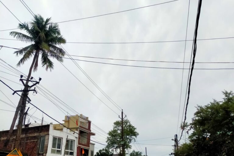 पूर्णिया में खुशनुमा सुबह के बीच मंडराया बड़ा खतरा, मौसम विभाग का ‘भारी बारिश और वज्रपात’ का अलर्ट; 50 किमी की रफ्तार से चलेगी आंधी