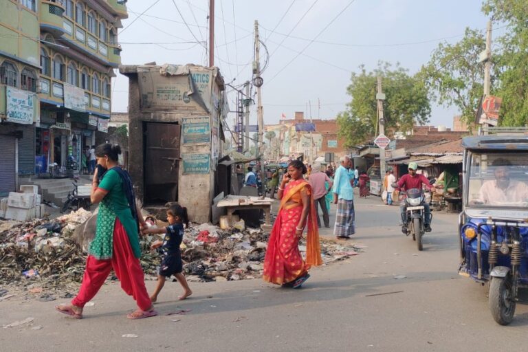 नवादा का पकरीबरावां प्रखंड में लगा कचरा का अंबार, लोगों का जीवन बदहाल