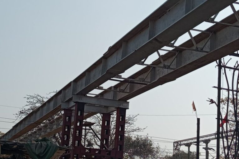 आरा में विकास कार्य पर सवाल, 4 साल बाद भी लटका ओवरब्रिज प्रोजेक्ट; लोगों को झेलनी पड़ रही दिक्कत