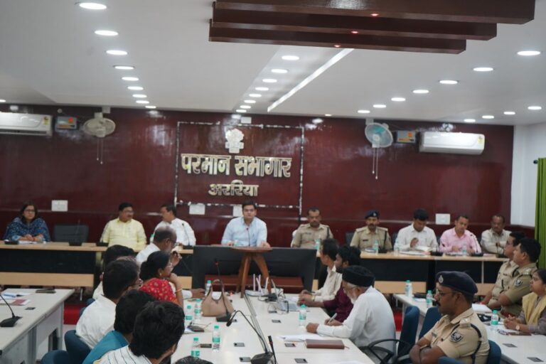 शांति व सौहार्दपूर्ण माहौल में मनाएं बकरीद, अफवाह फैलाने और माहौल बिगाड़ने वालों पर होगी सख्त कार्रवाई: डीएम