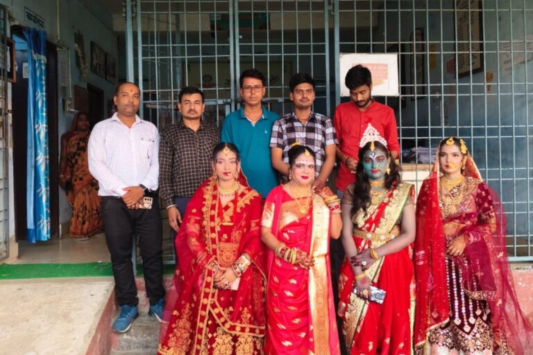 कटिहार के आरसेटी मनसाही में दिखा हुनर: ब्यूटी पार्लर ट्रेनिंग में महिलाओं ने दी ब्राइडल मेकअप की शानदार प्रस्तुति, आत्मनिर्भरता की ओर बढ़ाए कदम