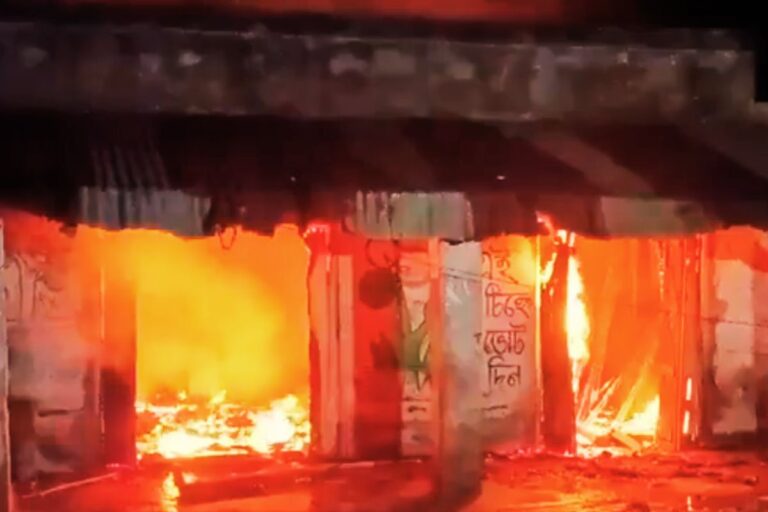 बीरभूम में टीएमसी कार्यकर्ता की हत्या, कई जिलों में पार्टी दफ्तरों में आगजनी, एक्शन में आयोग
