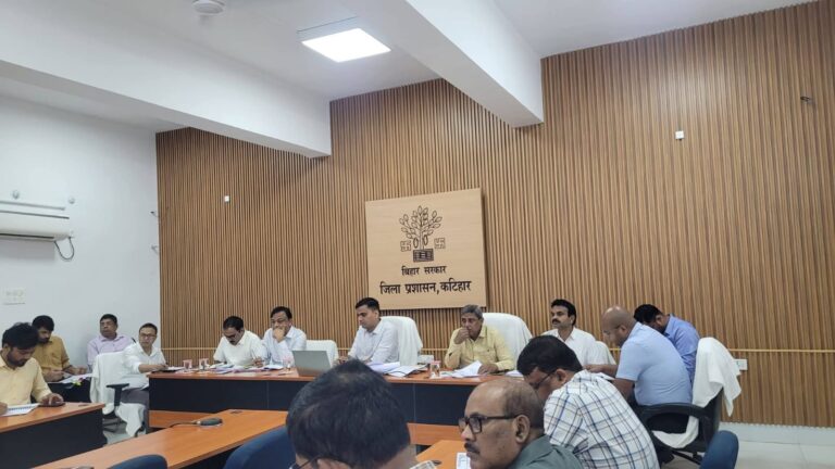 KATIHAR: प्रमंडलीय आयुक्त ने वीडियो कॉन्फ्रेंसिंग के जरिए योजनाओं की समीक्षा की